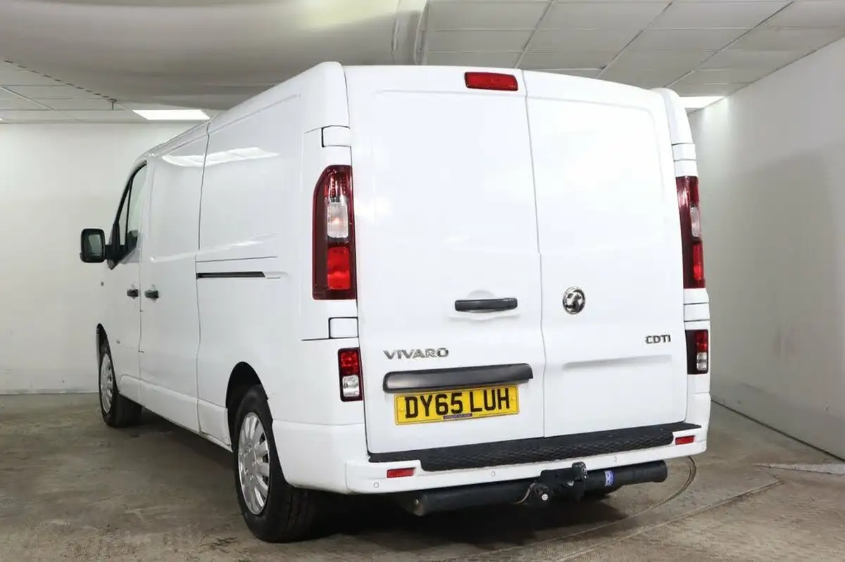 2015-vauxhall-vivaro-16cdti-sportive-2900-l2h1-panel-big-5