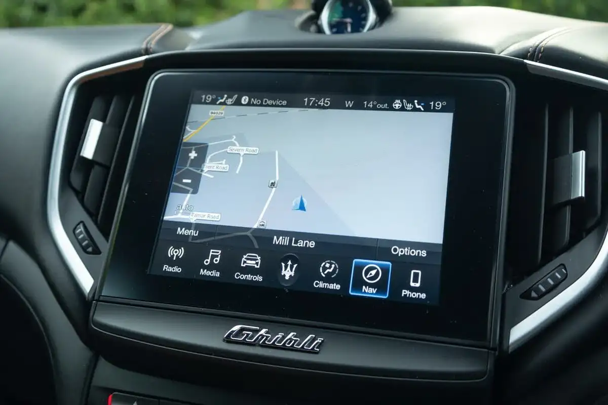 2020-maserati-ghibli-30td-gransport-big-35