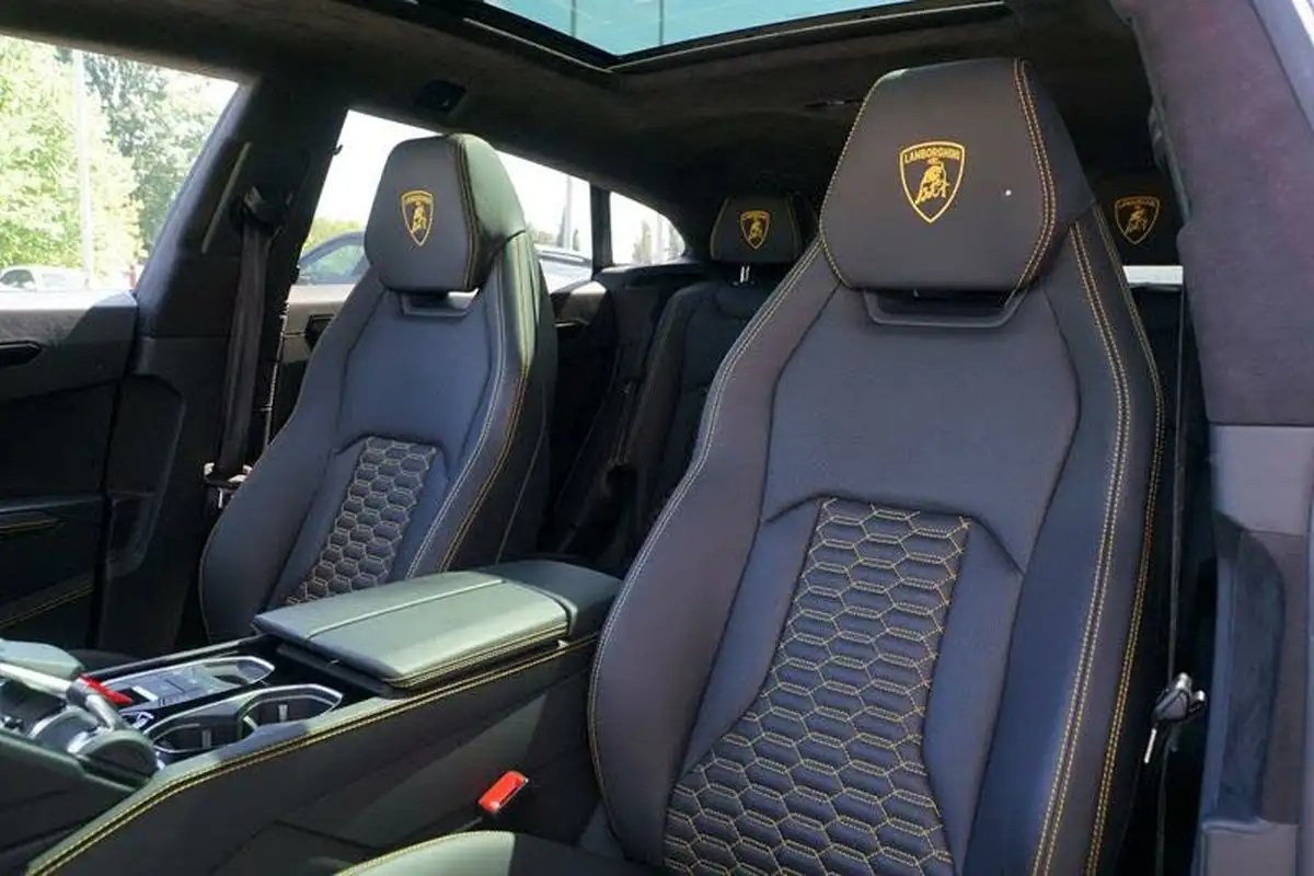2023-lamborghini-urus-40-no-trim-big-17