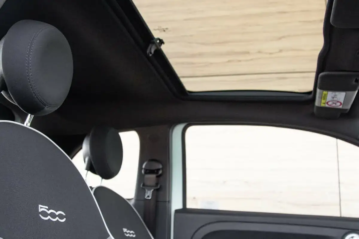2021-fiat-500-10-lounge-big-30