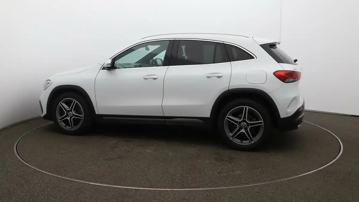 2022-mercedes-benz-gla-class-13-gla-180-amg-line-premium-big-48