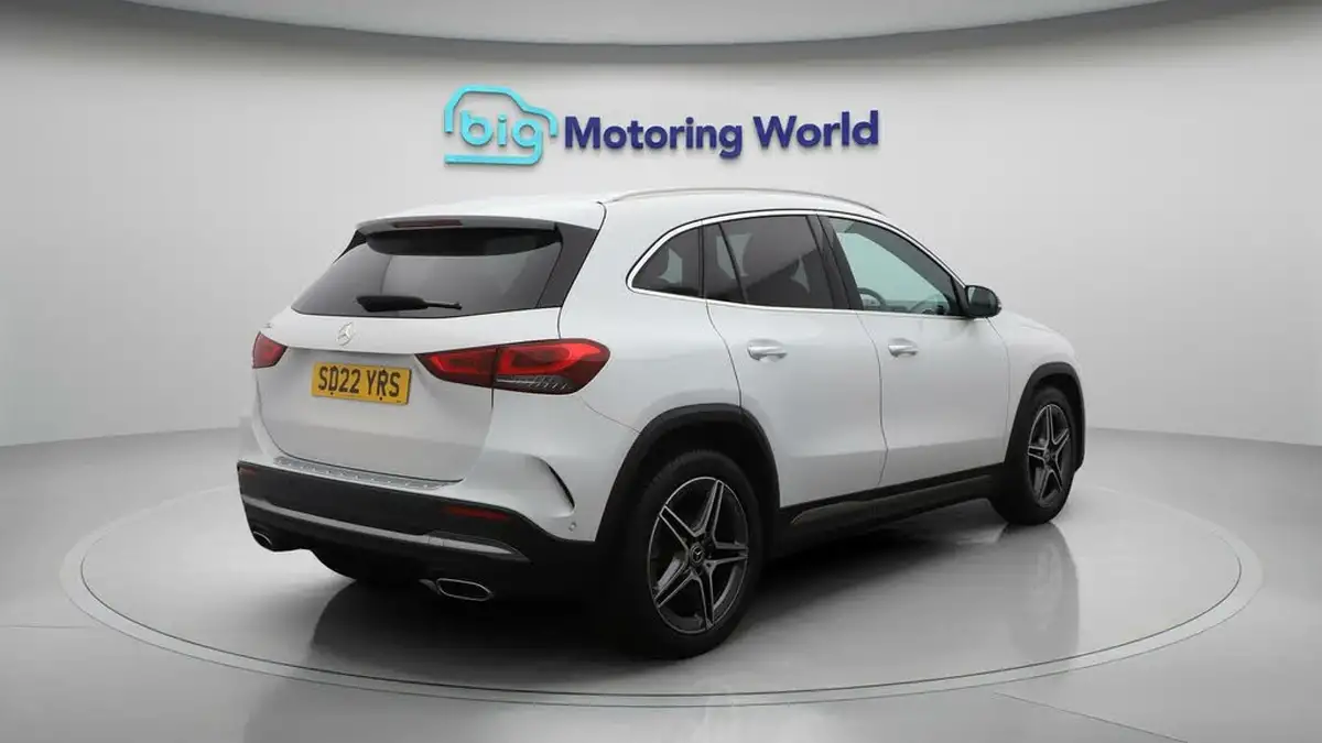 2022-mercedes-benz-gla-class-13-gla-180-amg-line-premium-big-7