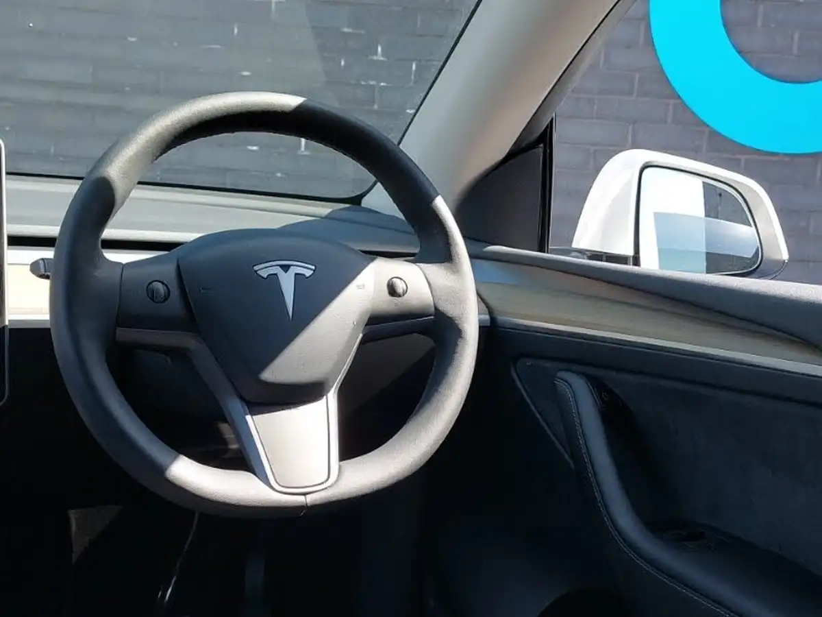 2022-tesla-model-y-e-long-range-big-9