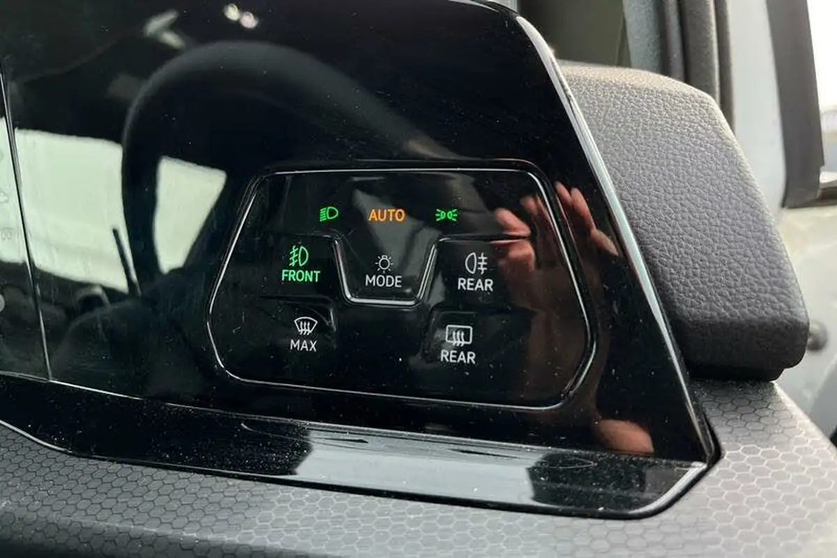 2021-volkswagen-golf-20tdi-gtd-big-37