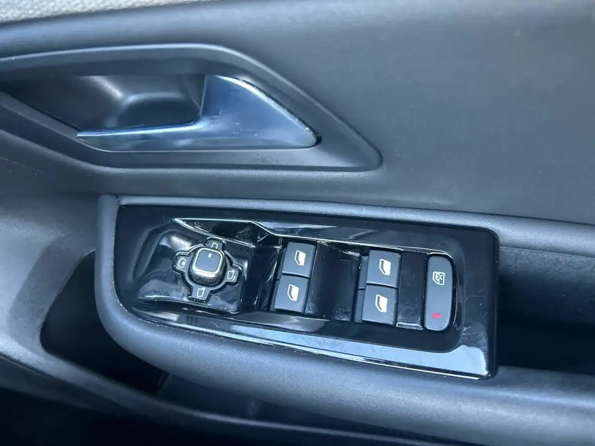 2023-citroen-c5-x-12-puretech-shine-big-17