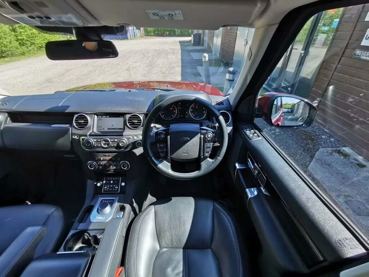 2015-land-rover-discovery-4-30-sd-v6-hse-big-48