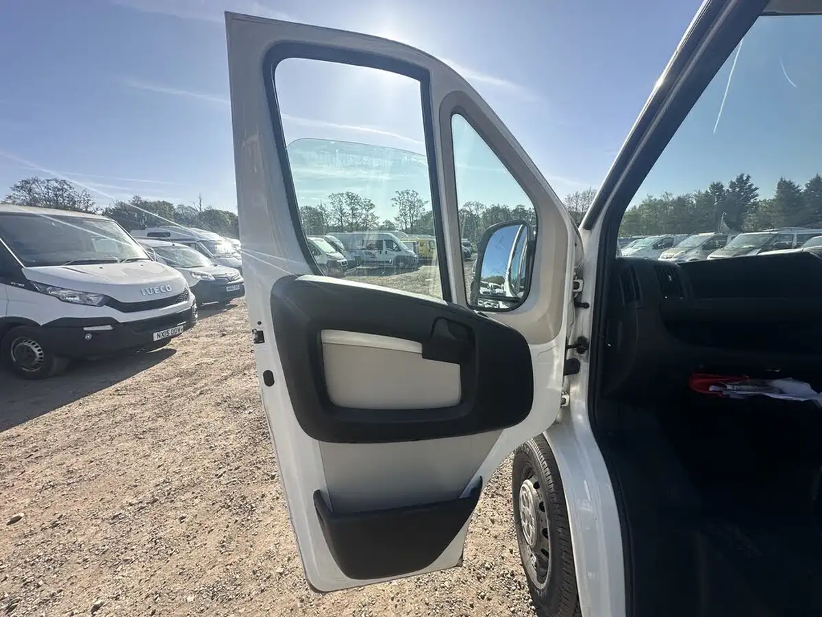 2017-citroen-relay-20bluehdi-35-l3h2-enterprise-130eu6-big-10
