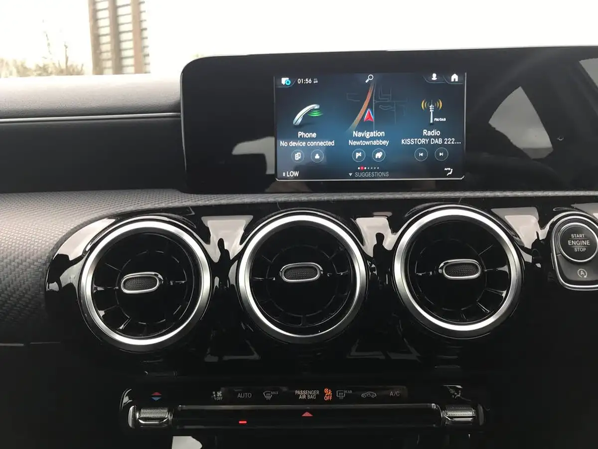 2021-mercedes-benz-a-class-13-a180-se-7g-dct-big-16