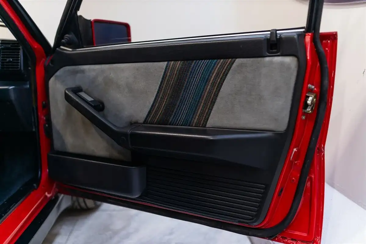 1989-lancia-delta-20-hf-integrale-big-29