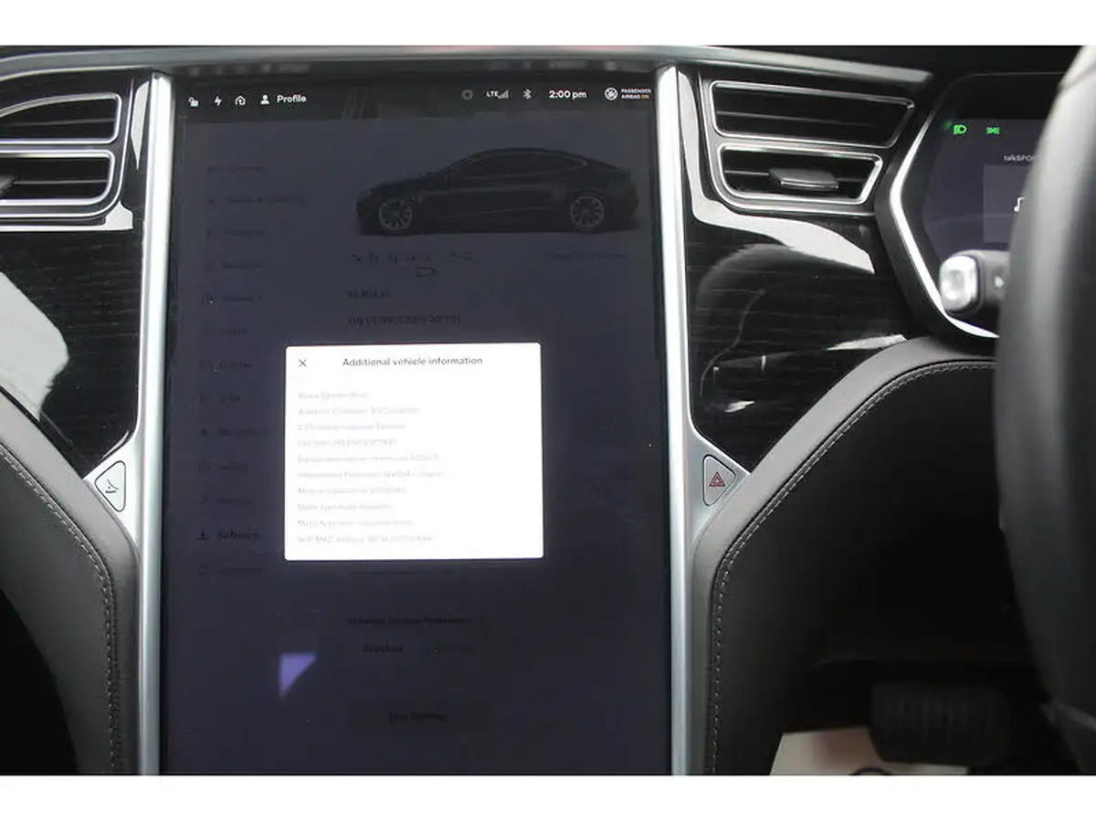 2017-tesla-model-s-e-75d-big-21