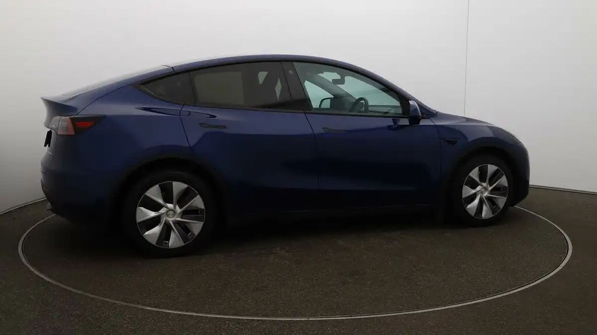2022-tesla-model-y-e-long-range-big-42