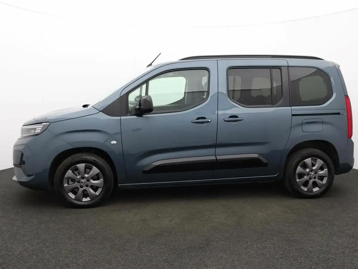 2024-vauxhall-combo-life-e-ultimate-big-4