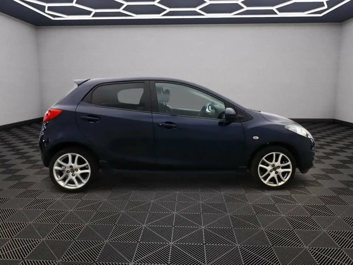 2014-mazda-mazda2-13-tamura-5d-big-6