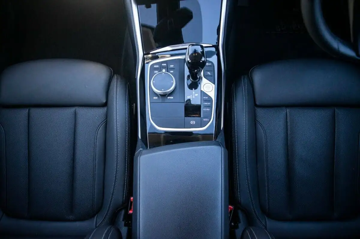 2022-bmw-3-series-20td-320d-se-pro-touring-5d-big-19