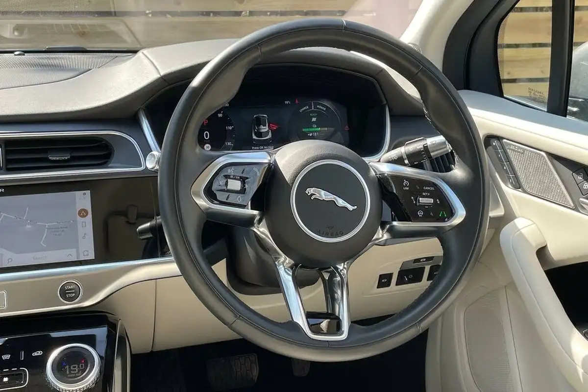 2022-jaguar-i-pace-ev400-se-big-34