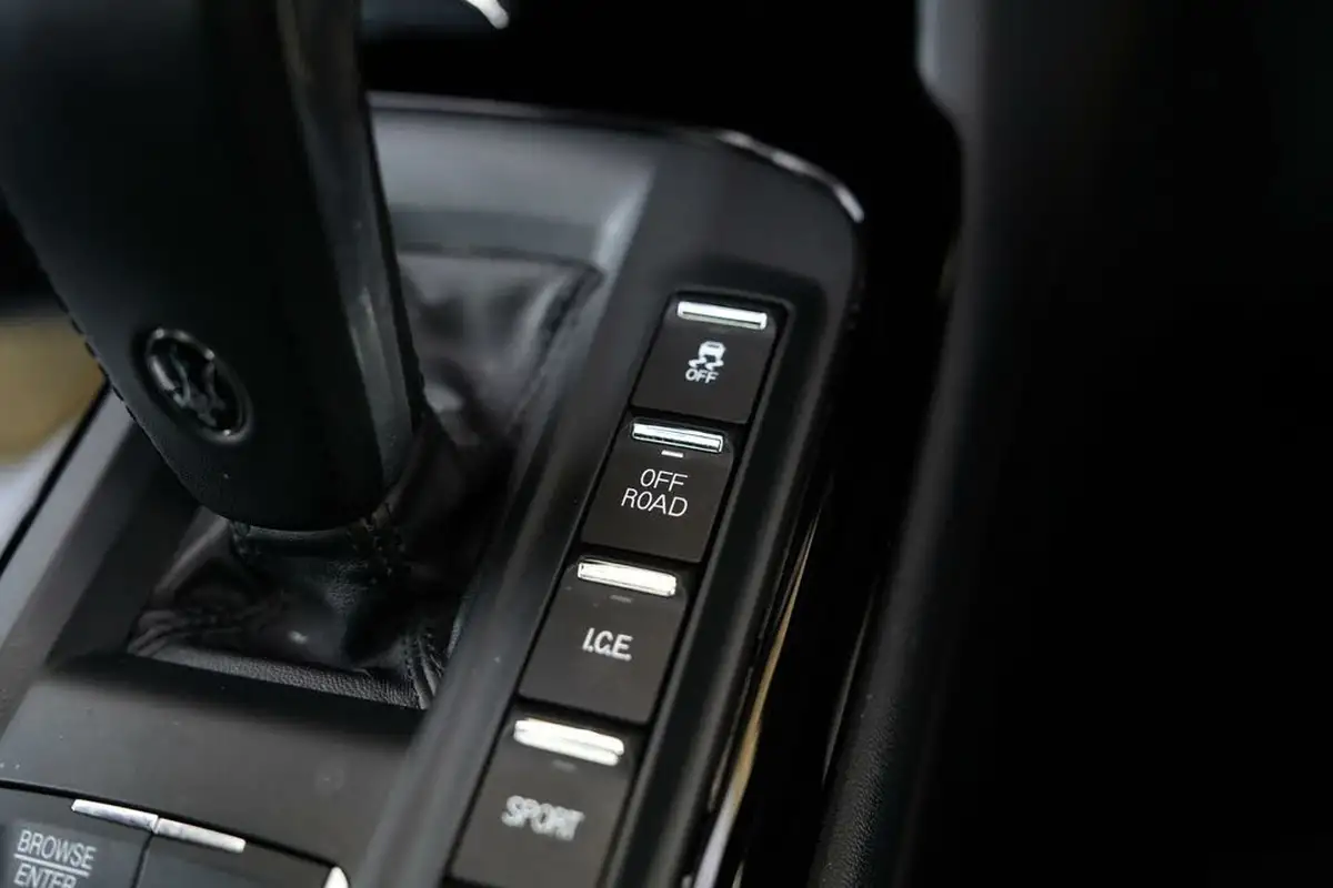 2021-maserati-levante-30-gransport-big-28