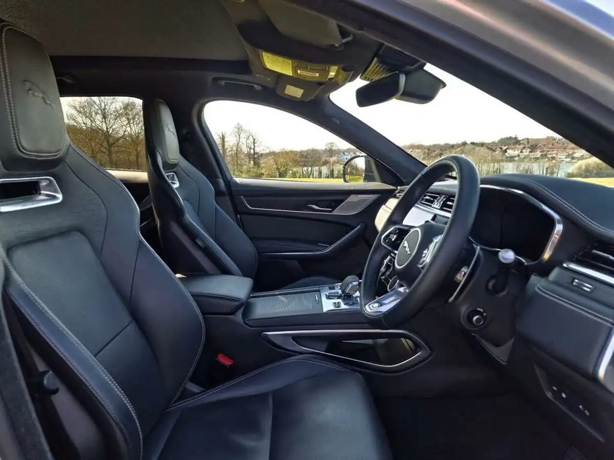 2022-jaguar-f-pace-20-p400e-r-dynamic-hse-big-6