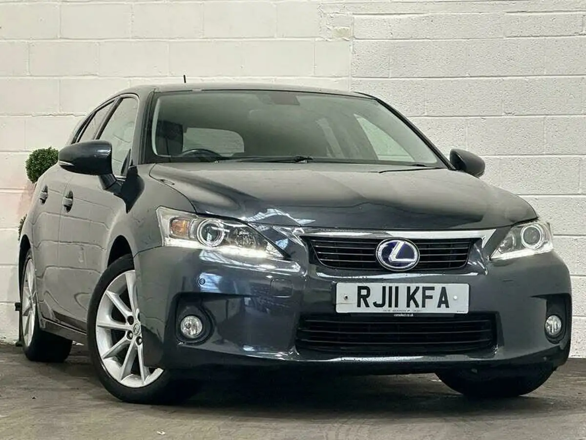 2011-lexus-ct-200h-18-se-l-big-0