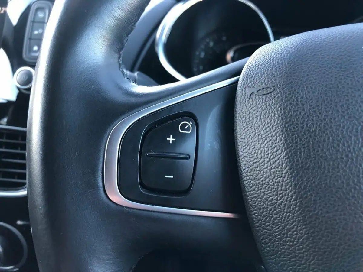 2017-renault-clio-15dci-signature-nav-110bhp-big-28
