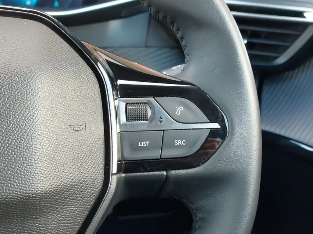 2022-peugeot-208-12-puretech-allure-premium-100bhp-big-9