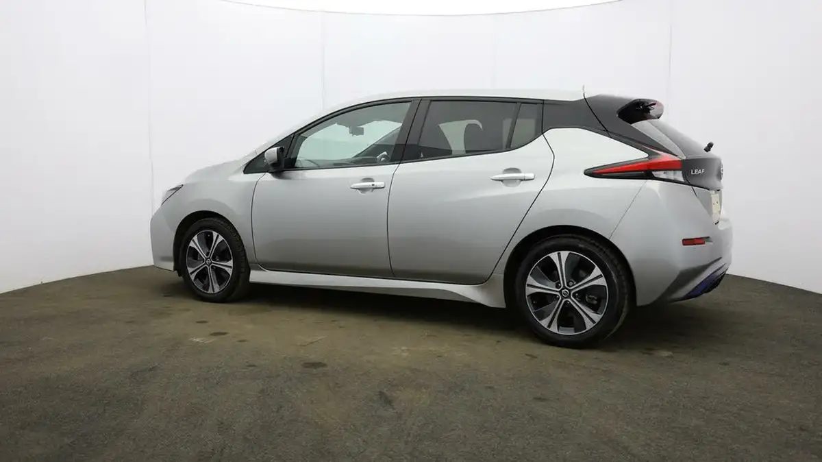2021-nissan-leaf-e-tekna-big-65