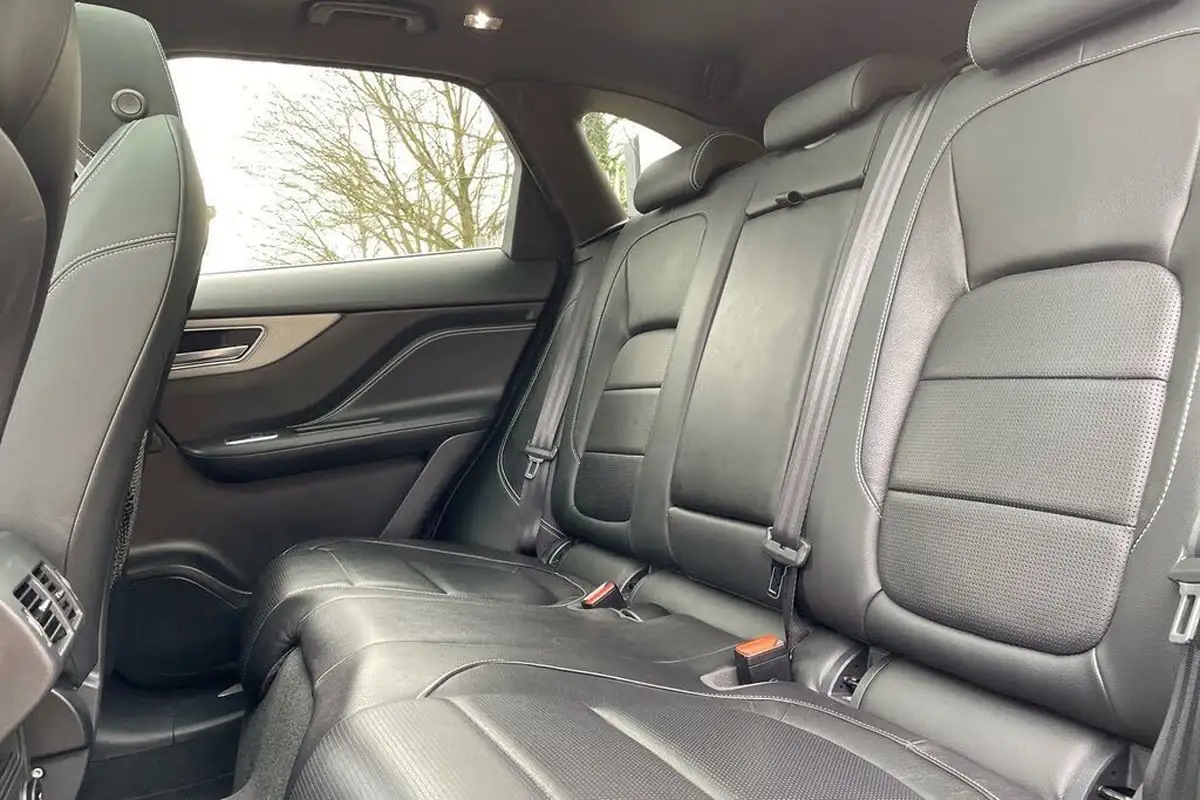 2018-jaguar-f-pace-30td-s-awd-big-30