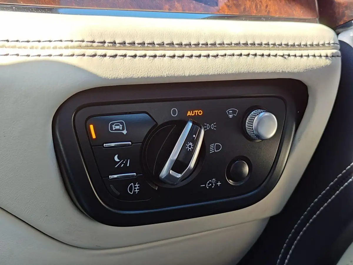 2016-bentley-bentayga-60-w12-big-18