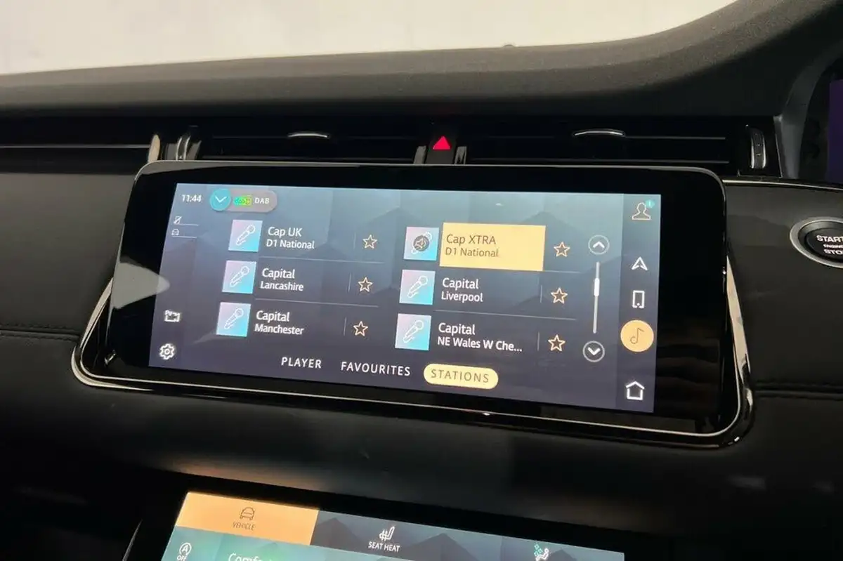2022-land-rover-range-rover-evoque-15-p300e-r-dynamic-se-big-14
