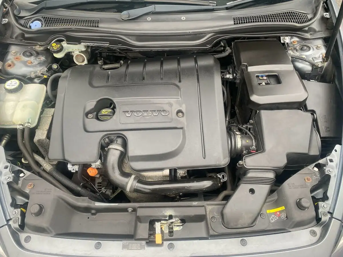 2010-volvo-v50-16td-drive-se-lux-109ps-ss-big-61