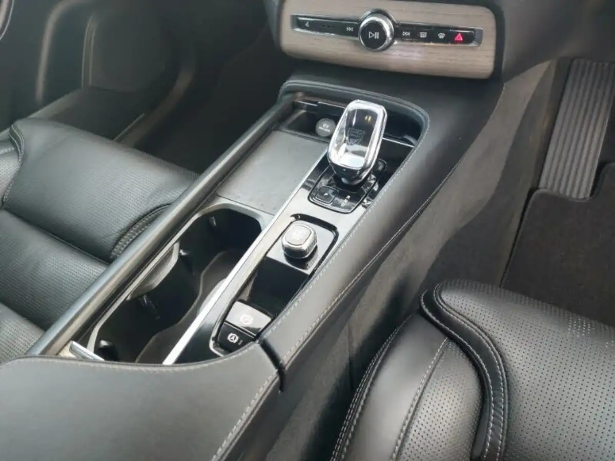 2024-volvo-xc90-20-b6-ultimate-big-18