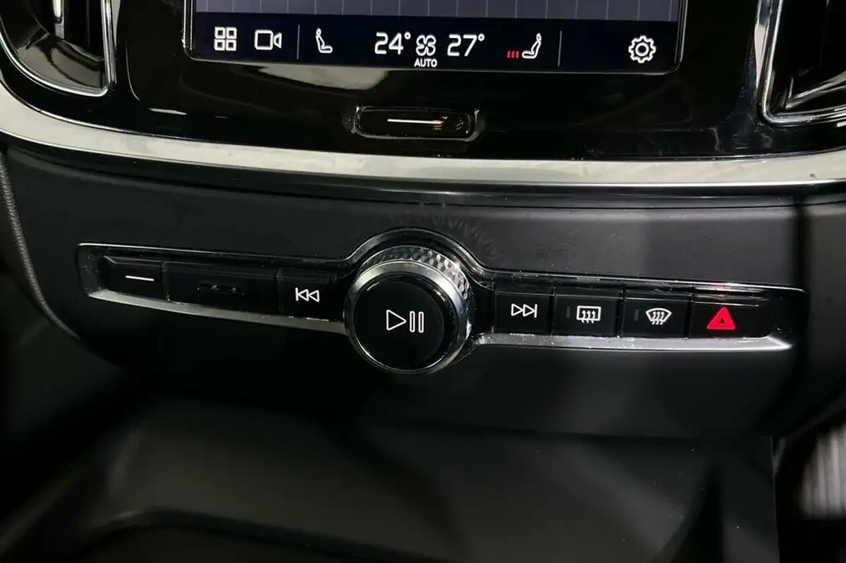 2022-volvo-v60-20-b3-core-big-35