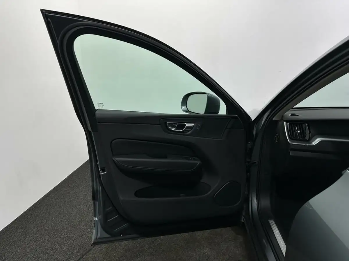 2017-volvo-xc60-20td-d4-momentum-pro-geartronic-big-35