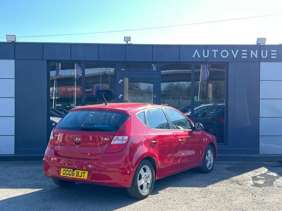2009-hyundai-i30-16td-comfort-hatchback-auto-big-3
