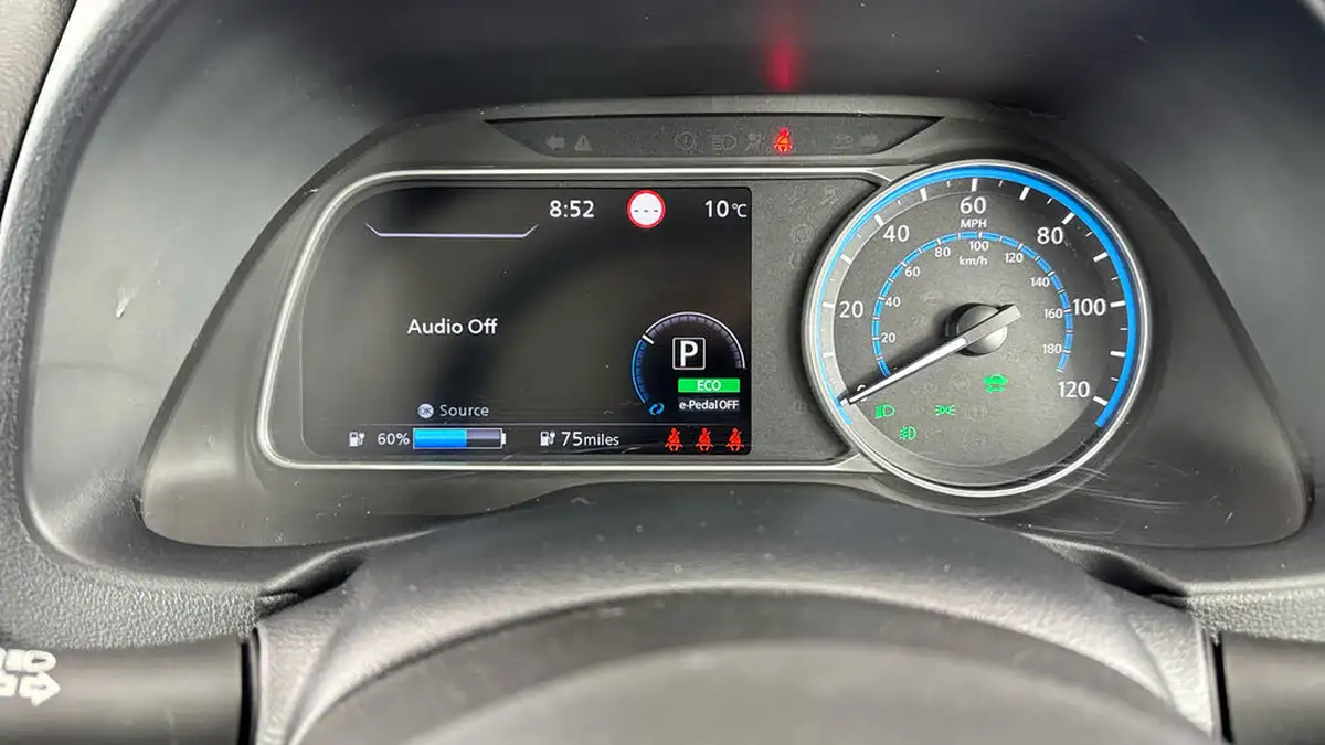 2023-nissan-leaf-e-acenta-39kwh-big-12