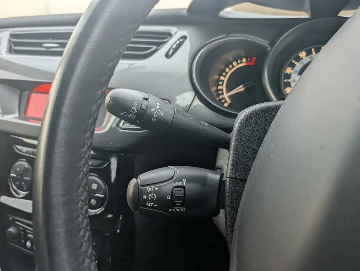 2013-citroen-c3-16-exclusive-auto-big-11