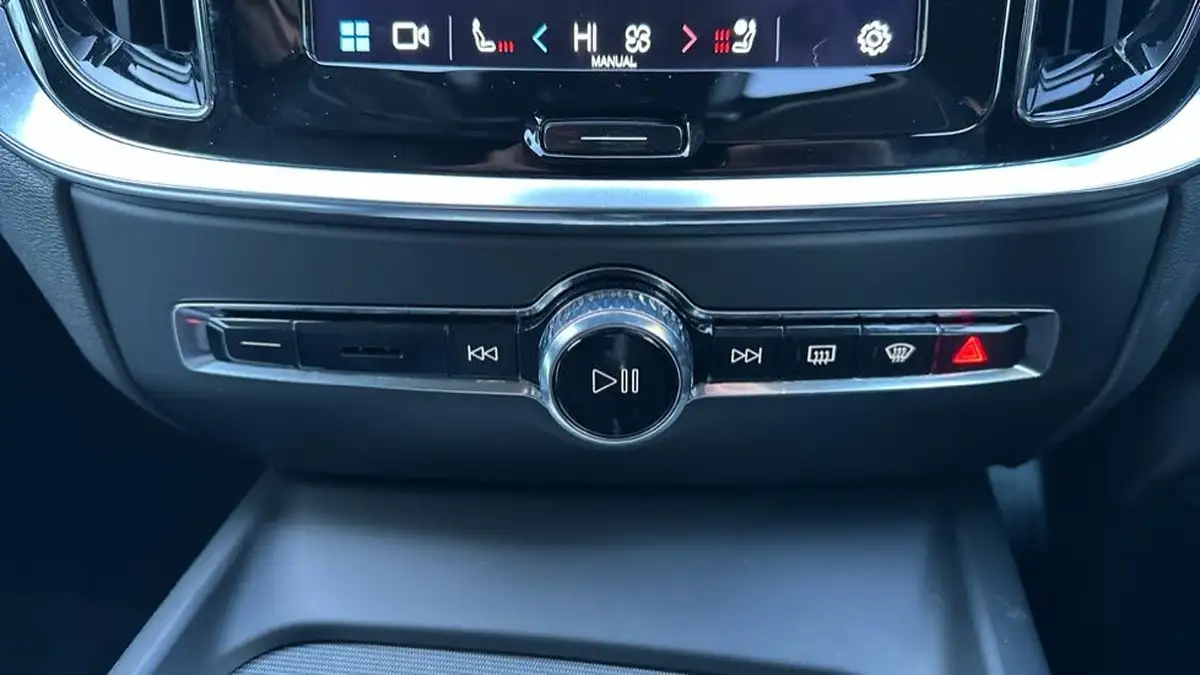 2023-volvo-v60-20-b3-plus-station-wagon-big-47