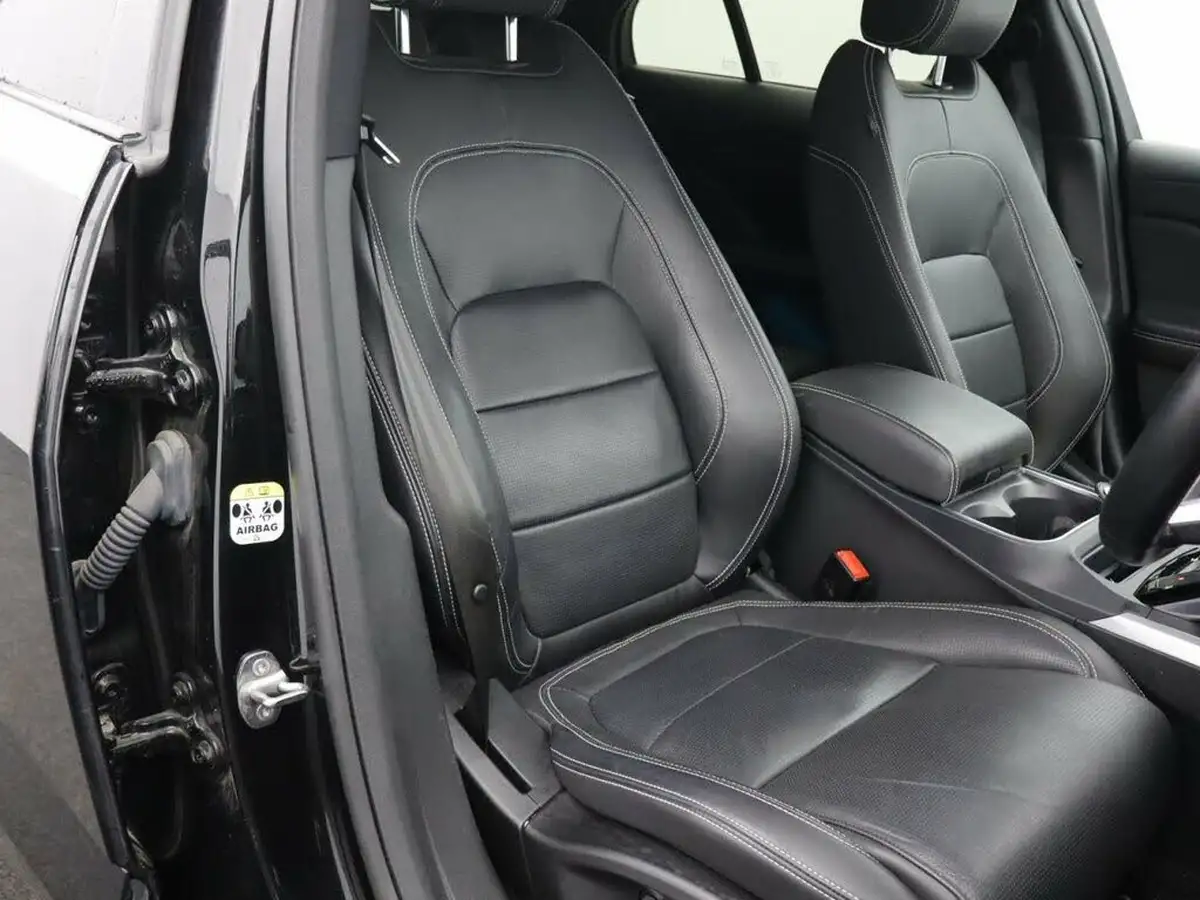 2022-jaguar-i-pace-ev400-hse-black-big-14