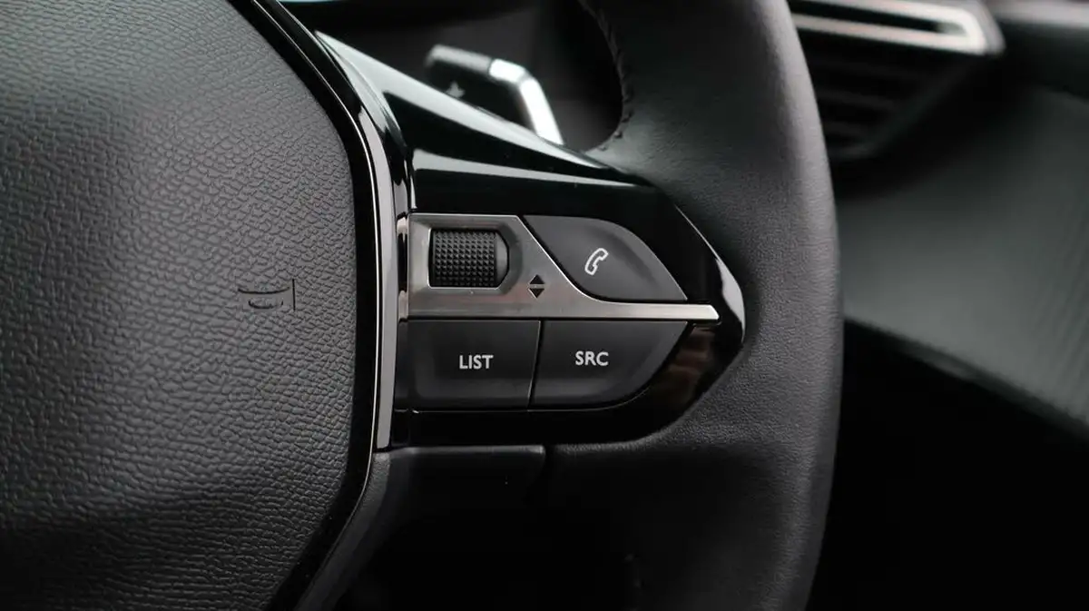 2023-peugeot-208-12-puretech-allure-premium-130ps-eat8-big-26