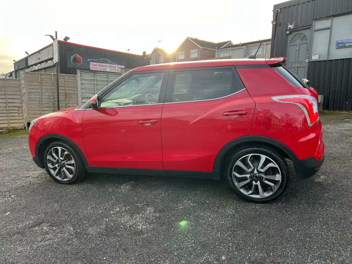 2015-kgm-ssangyong-tivoli-16-elx-big-9