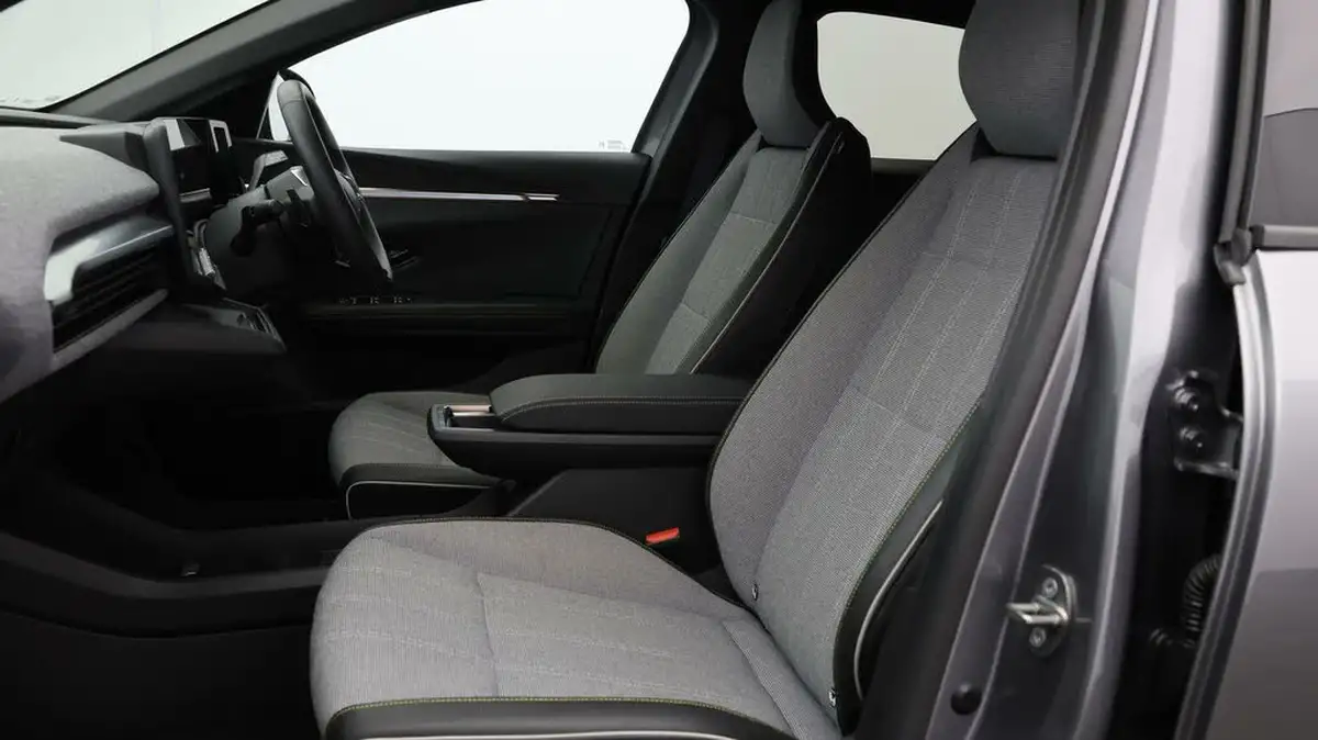 2023-renault-megane-e-tech-e-techno-big-13