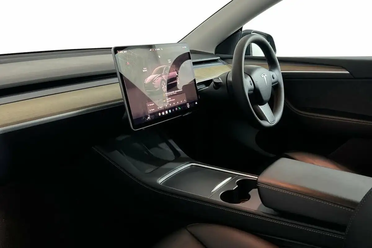 2023-tesla-model-y-e-long-range-big-8