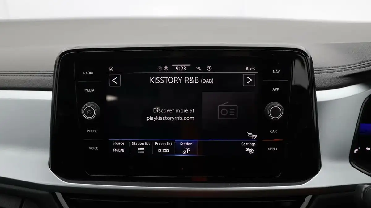 2023-volkswagen-t-roc-10-tsi-life-big-10