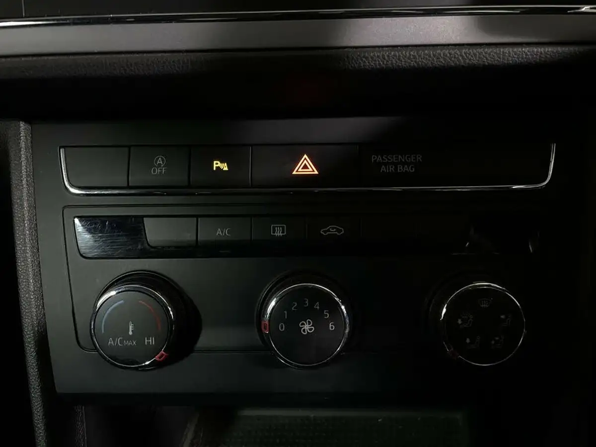 2019-seat-leon-15-tsi-evo-se-dynamic-hatchback-big-19