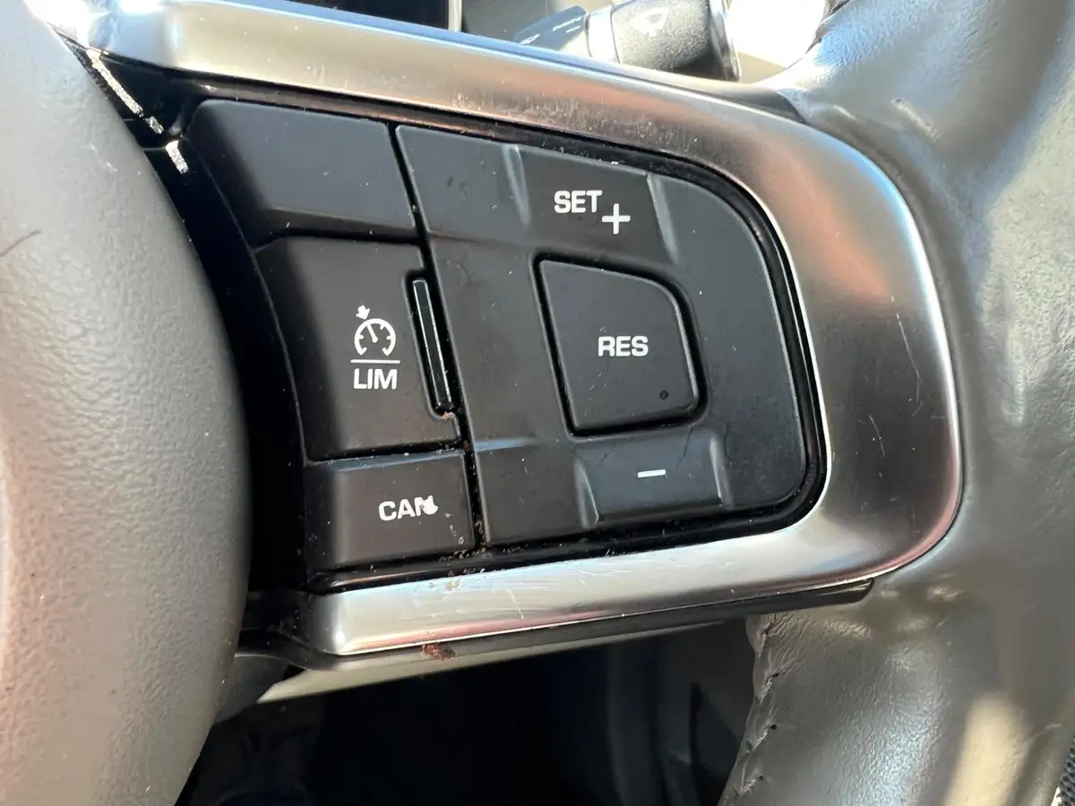 2018-jaguar-xe-20i-portfolio-200ps-1999cc-big-20