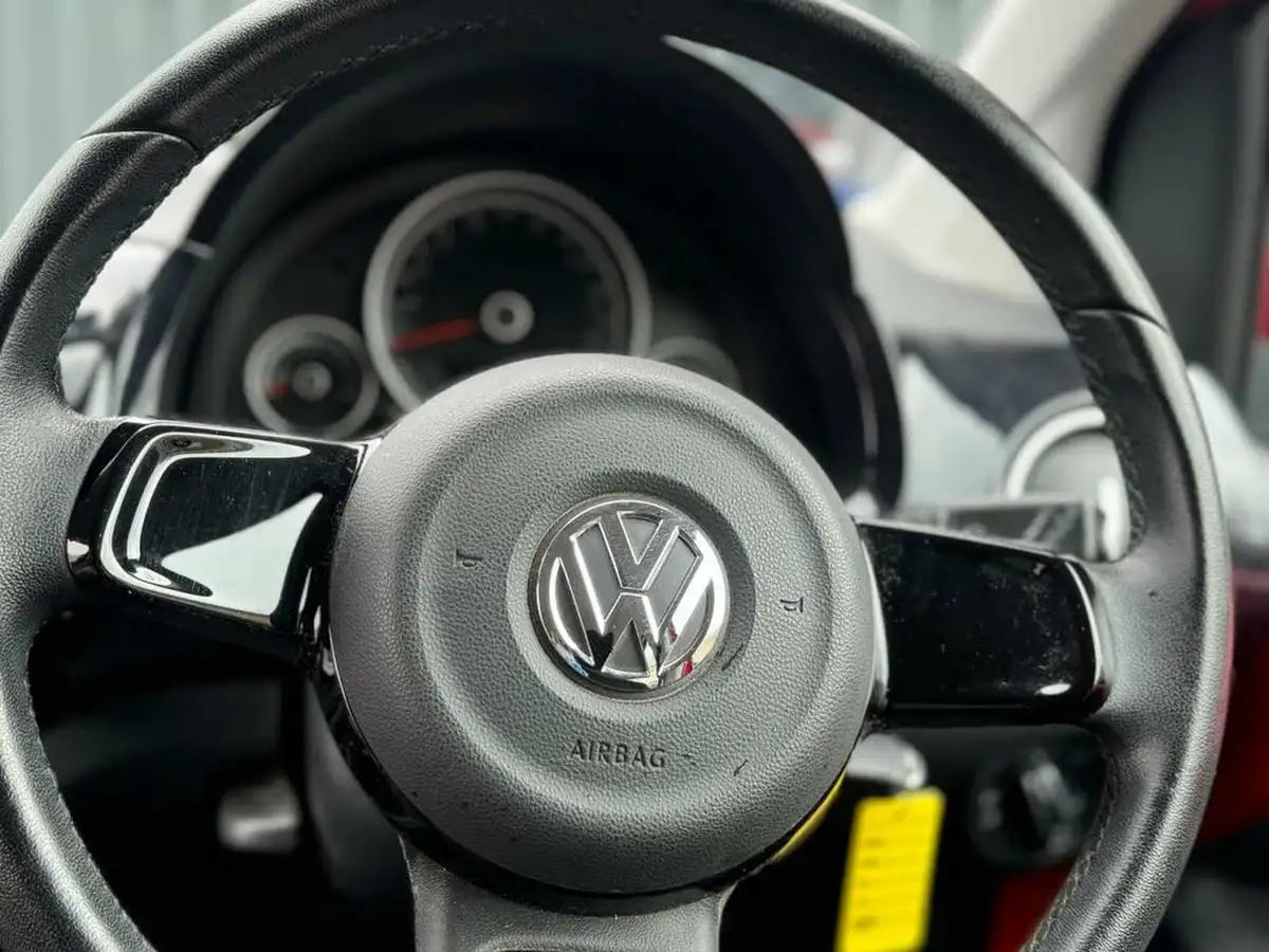 2015-volkswagen-up-10-high-up-5d-big-13