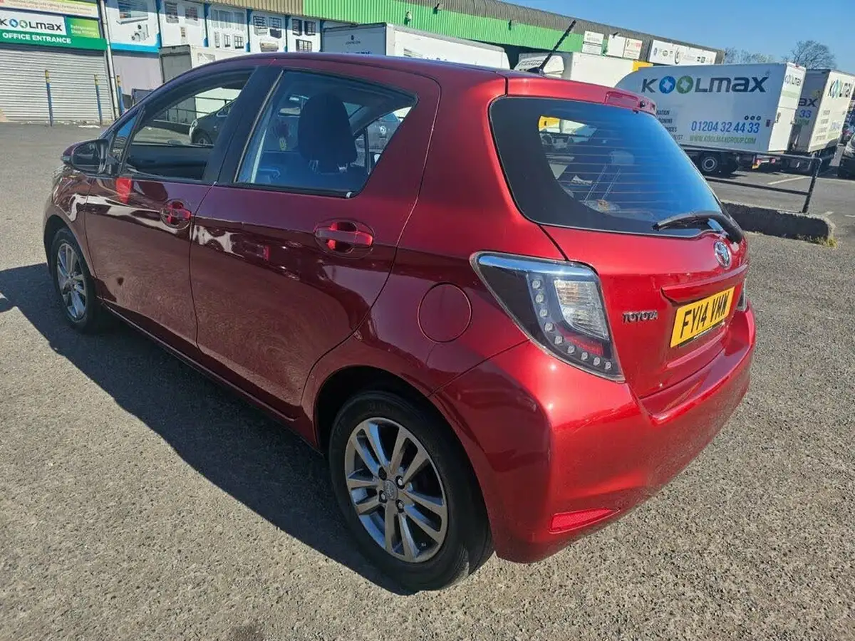 2014-toyota-yaris-133-icon-smart-pack-big-13