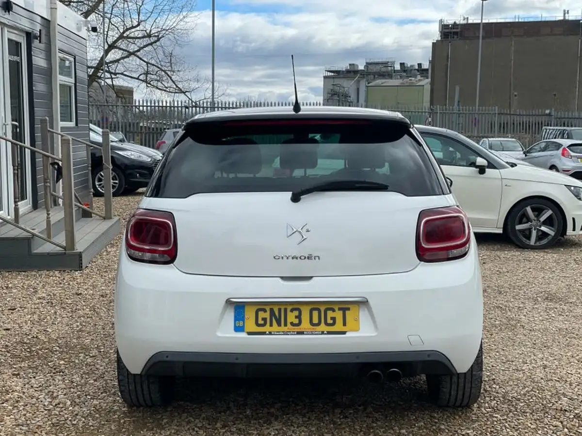 2013-citroen-ds3-16-dsport-plus-big-8