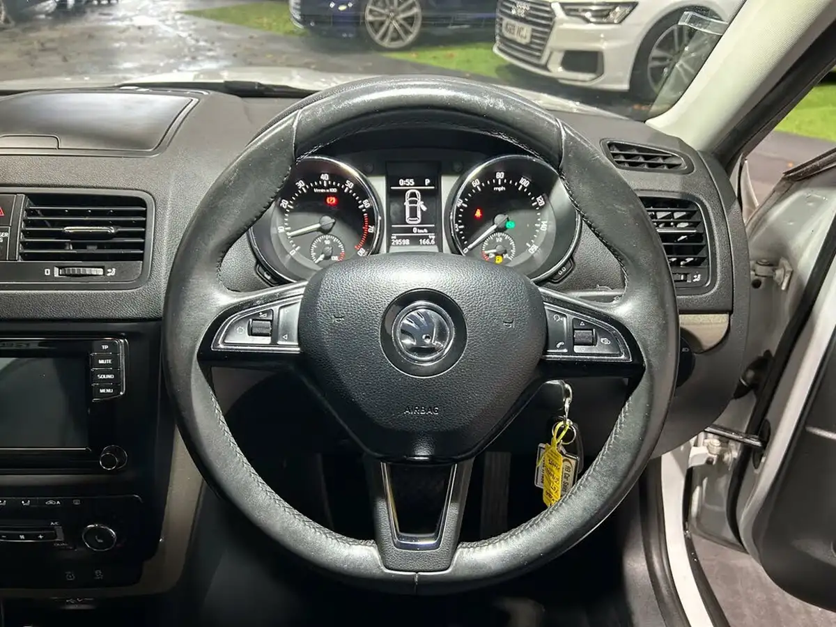2016-skoda-yeti-outdoor-12-tsi-se-l-dsg-big-19