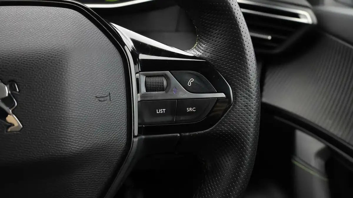 2020-peugeot-2008-suv-e-gt-big-23