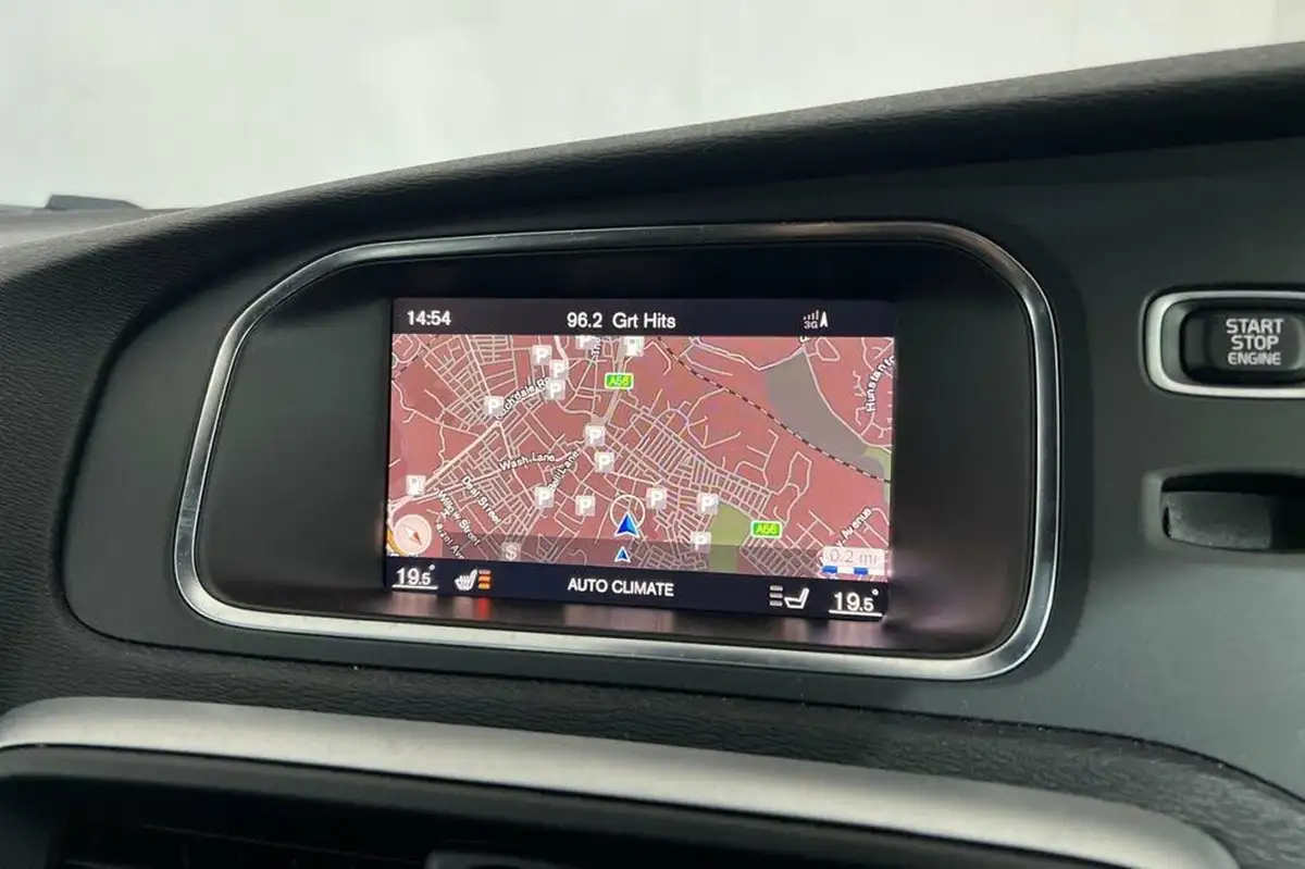 2018-volvo-v40-15-t3-r-design-nav-plus-big-14